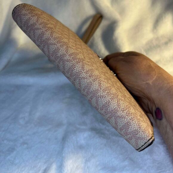 Michael Kors Jet Set Travel double Zip Wristlet - Picture 3 of 15